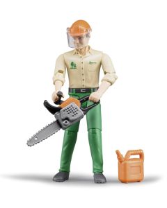 Pracownik leśny ze sprzętem