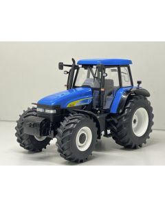 Kolekcjonerski model traktora New Holland TM165 firmy Replicagri REP281 w skali 1:32.