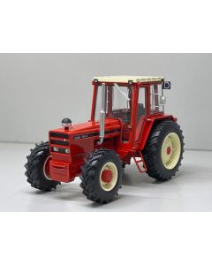 Kolekcjonerski model traktora Renault 1151-4 w skali 1:32 firmy Replicagri