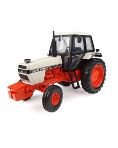 Metalowy traktor David Brown 1690 2WD od Universal Hobbies UH6754