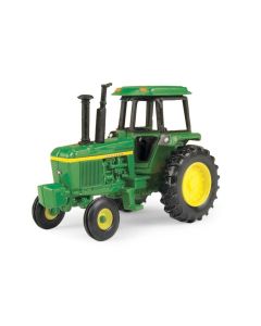 Zielony traktor John Deere 4430 od Ertl 46572 – model 1:64
