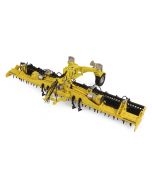 Metalowy model kolekcjonerski brony Bednar Kator KN 8000 Q Profi firmy Universal Hobbies w skali 1:32