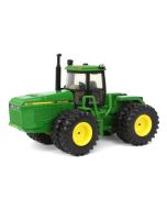 Traktor John Deere 8760 4WD z serii Prestige Collection - Model kolekcjonerski Ertl 1:64