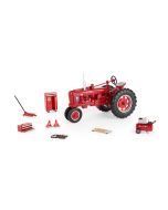 Plastikowy traktor Farmall Super H od Ertl