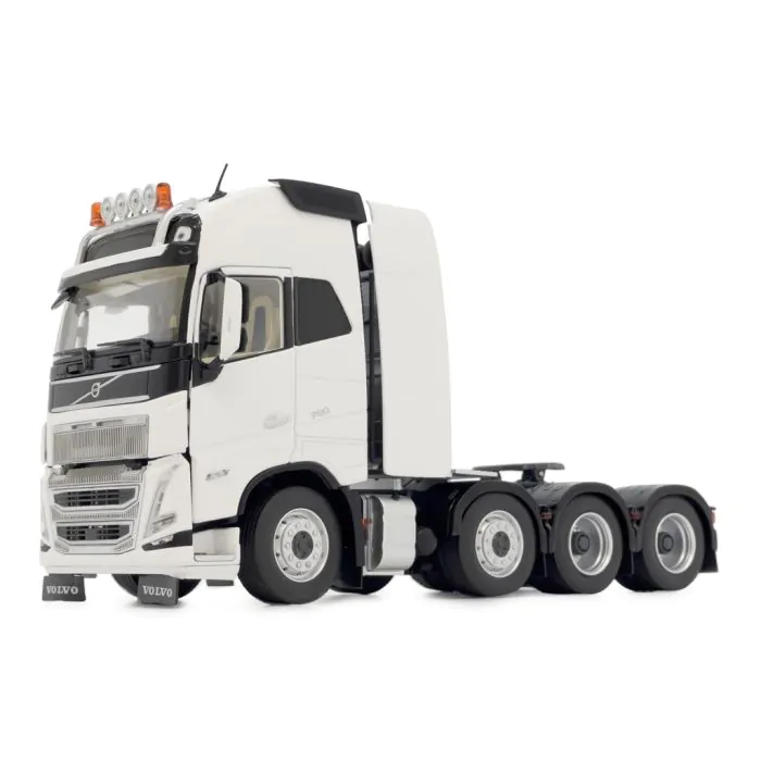 Ciągnik siodłowy Volvo FH5 8x4 w kolorze białym MarGe Models